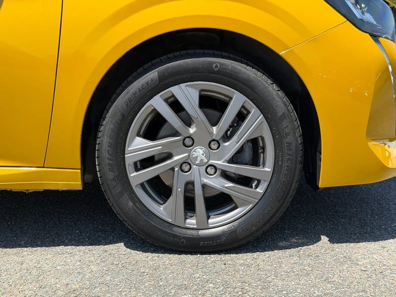 Photo de la voiture PEUGEOT 208 PureTech 100 S&S BVM6 Active Pack