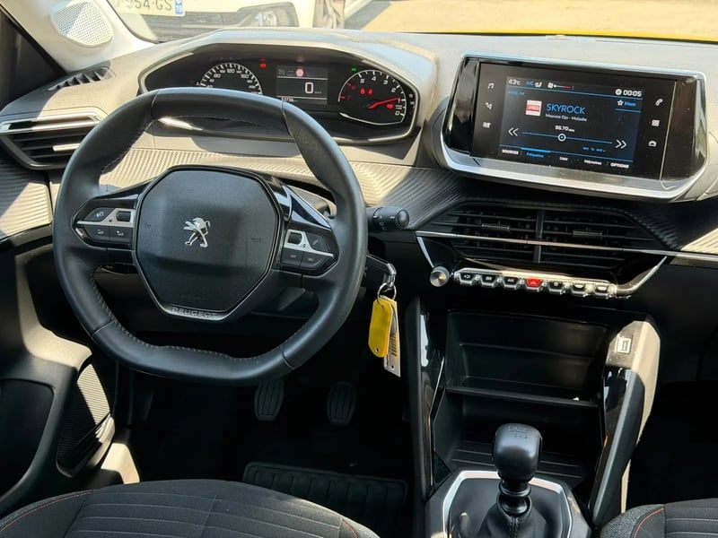 Photo de la voiture PEUGEOT 208 PureTech 100 S&S BVM6 Active Pack