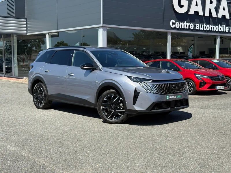 Photo de la voiture PEUGEOT 5008 Hybrid 145 ch e-DCS6 Allure