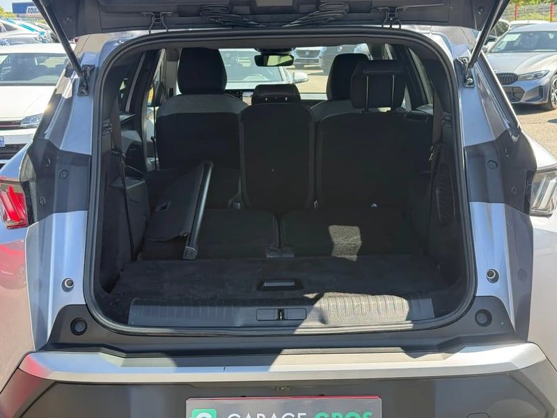 Photo de la voiture PEUGEOT 5008 Hybrid 145 ch e-DCS6 Allure