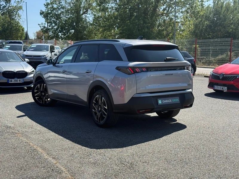 Photo de la voiture PEUGEOT 5008 Hybrid 145 ch e-DCS6 Allure