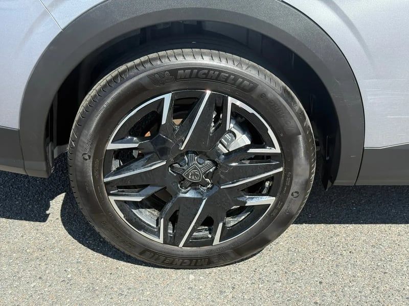 Photo de la voiture PEUGEOT 5008 Hybrid 145 ch e-DCS6 Allure