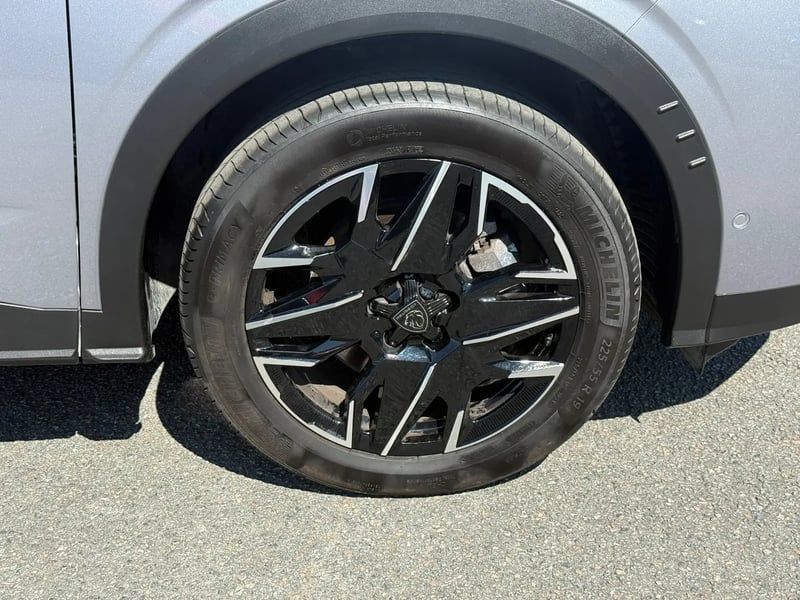 Photo de la voiture PEUGEOT 5008 Hybrid 145 ch e-DCS6 Allure