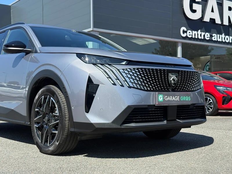Photo de la voiture PEUGEOT 5008 Hybrid 145 ch e-DCS6 Allure