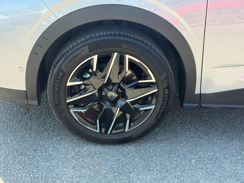 Photo de la voiture PEUGEOT 5008 Hybrid 145 ch e-DCS6 Allure
