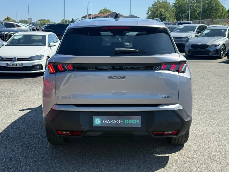 Photo de la voiture PEUGEOT 5008 Hybrid 145 ch e-DCS6 Allure