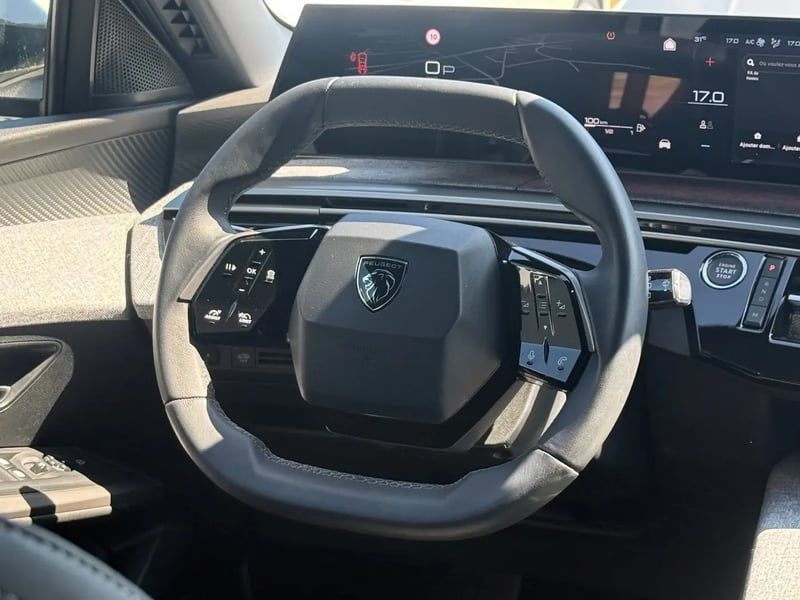 Photo de la voiture PEUGEOT 5008 Hybrid 145 ch e-DCS6 Allure