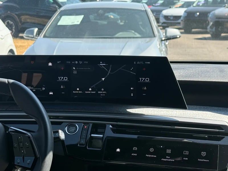 Photo de la voiture PEUGEOT 5008 Hybrid 145 ch e-DCS6 Allure
