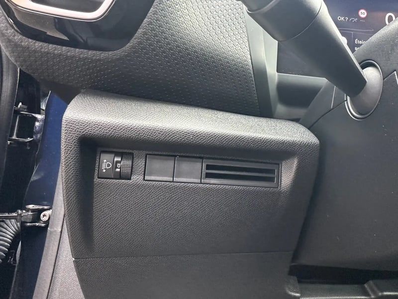 Photo de la voiture CITROEN C4 Hybride 145 ch e-DCS6 Plus