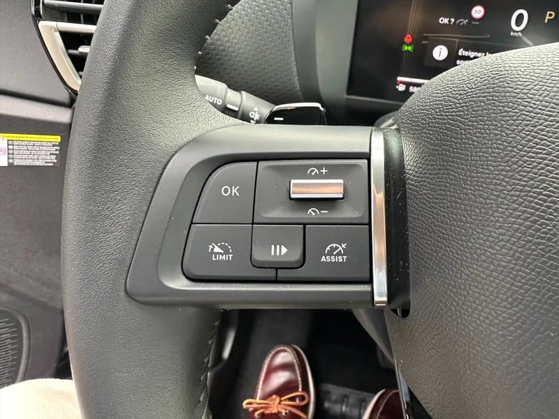 Photo de la voiture CITROEN C4 Hybride 145 ch e-DCS6 Plus