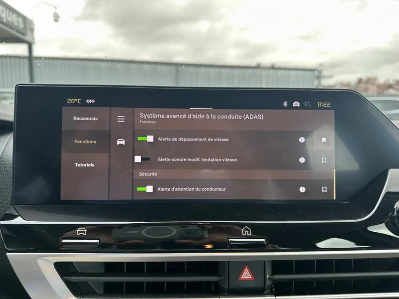 Photo de la voiture CITROEN C4 Hybride 145 ch e-DCS6 Plus