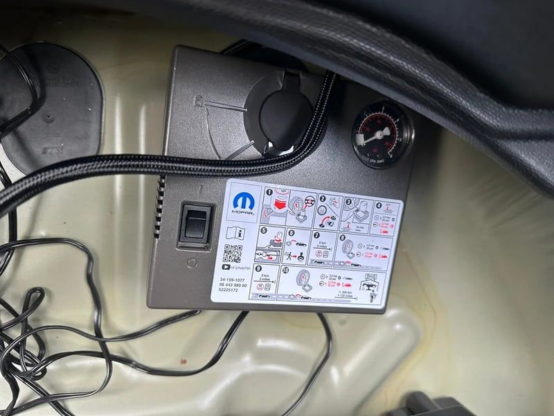 Photo de la voiture CITROEN C4 Hybride 145 ch e-DCS6 Plus