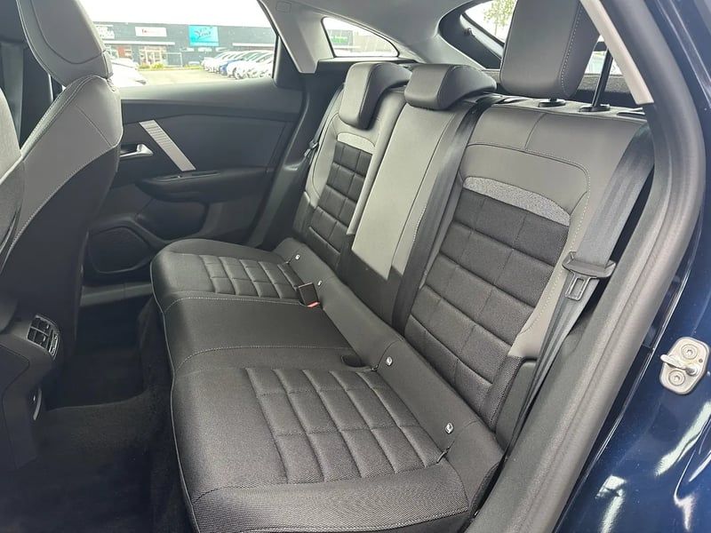 Photo de la voiture CITROEN C4 Hybride 145 ch e-DCS6 Plus