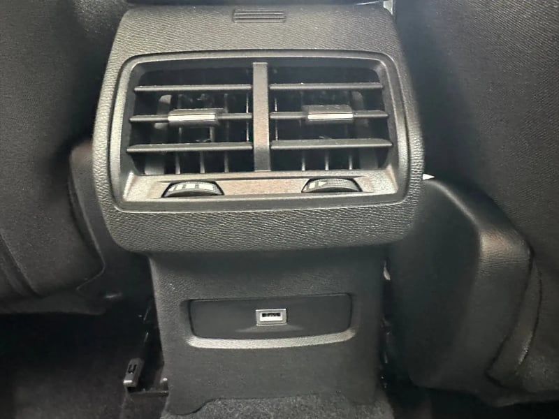 Photo de la voiture CITROEN C4 Hybride 145 ch e-DCS6 Plus