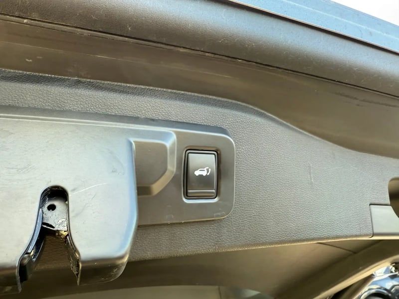 Photo de la voiture RENAULT ESPACE VI E-Tech hybrid 200 Techno