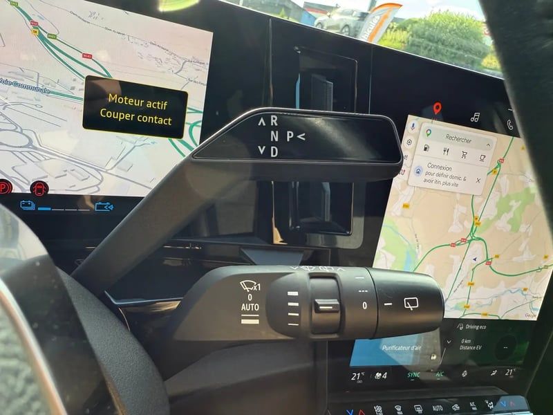 Photo de la voiture RENAULT ESPACE VI E-Tech hybrid 200 Techno