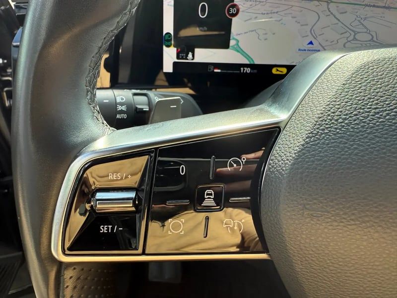 Photo de la voiture RENAULT ESPACE VI E-Tech hybrid 200 Techno