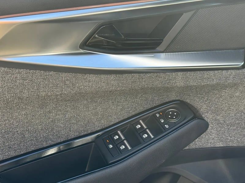 Photo de la voiture RENAULT ESPACE VI E-Tech hybrid 200 Techno