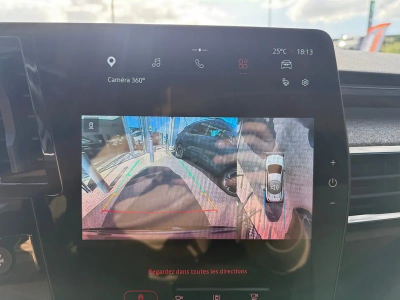 Photo de la voiture RENAULT ESPACE VI E-Tech hybrid 200 Techno