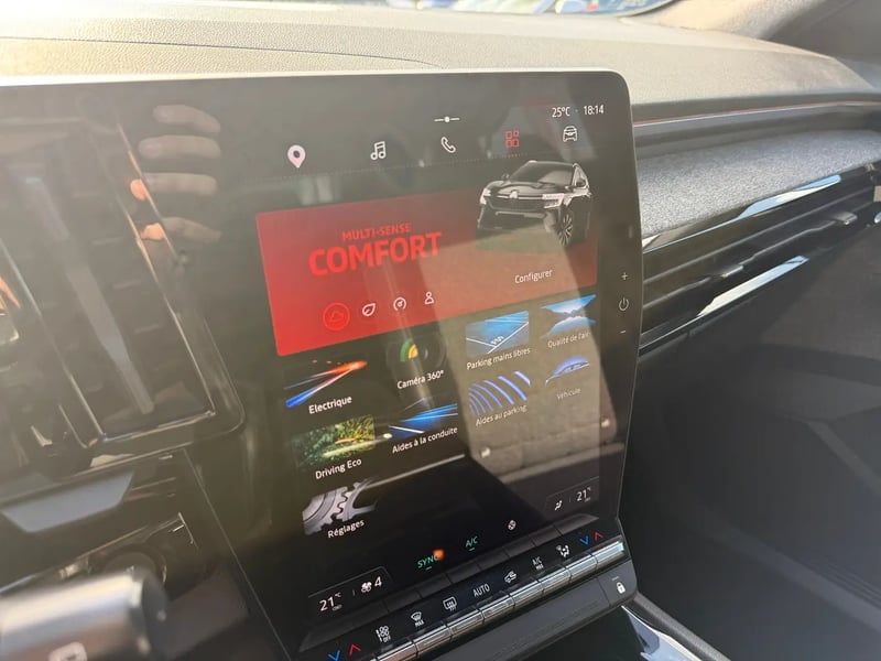Photo de la voiture RENAULT ESPACE VI E-Tech hybrid 200 Techno