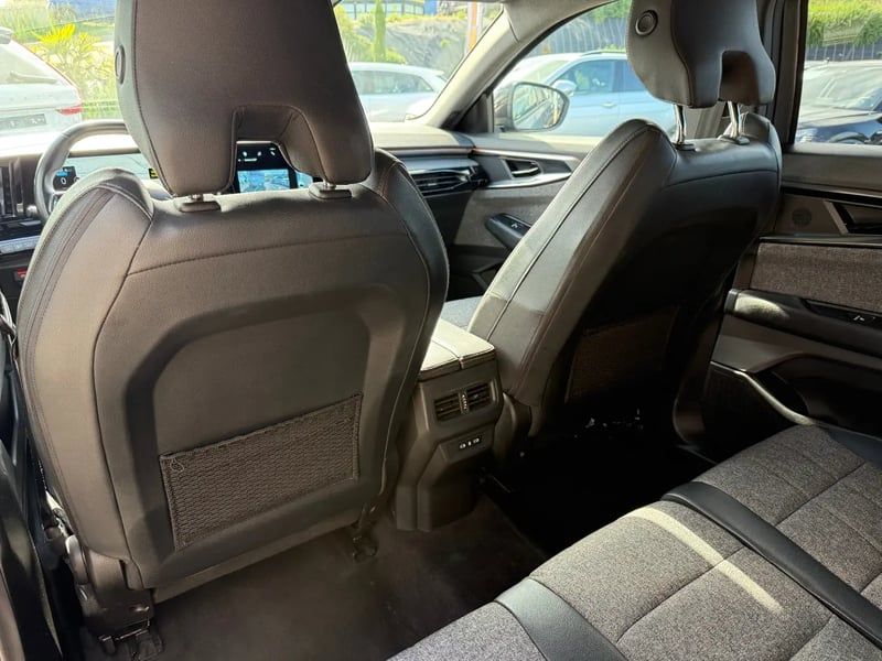 Photo de la voiture RENAULT ESPACE VI E-Tech hybrid 200 Techno