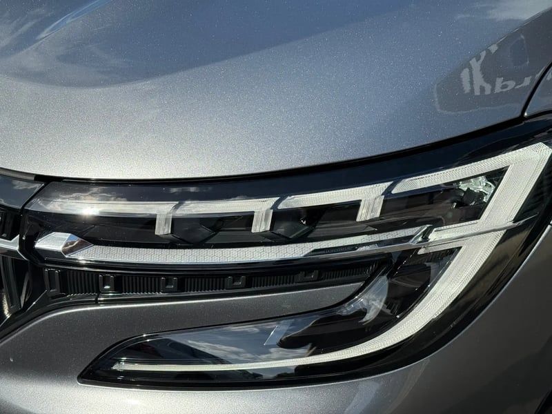 Photo de la voiture RENAULT ESPACE VI E-Tech hybrid 200 Techno