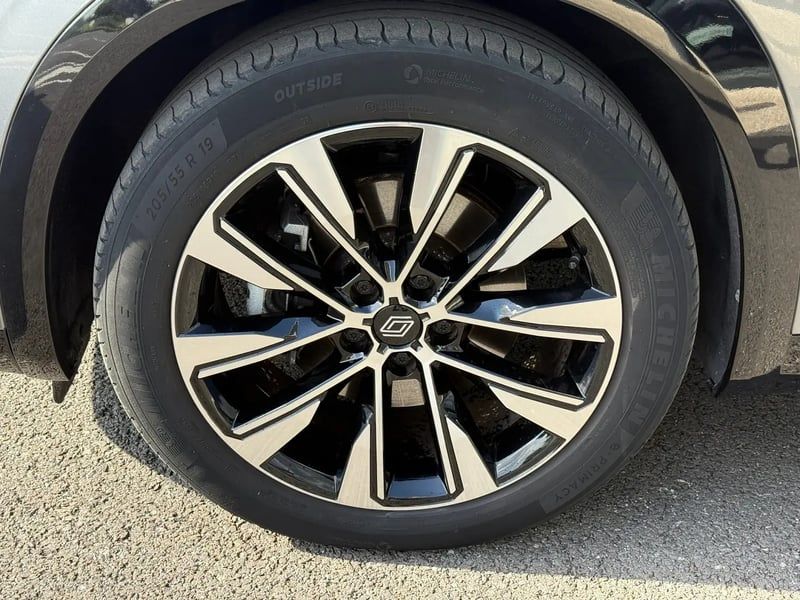 Photo de la voiture RENAULT ESPACE VI E-Tech hybrid 200 Techno