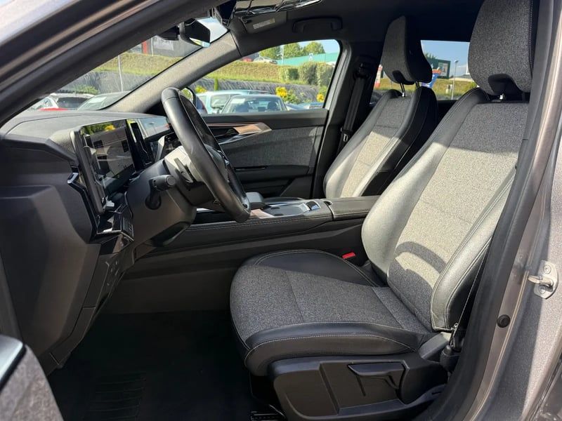 Photo de la voiture RENAULT ESPACE VI E-Tech hybrid 200 Techno