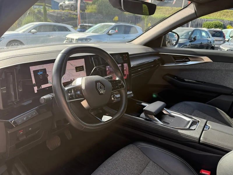 Photo de la voiture RENAULT ESPACE VI E-Tech hybrid 200 Techno