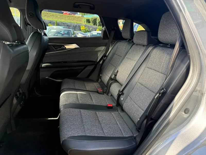 Photo de la voiture RENAULT ESPACE VI E-Tech hybrid 200 Techno