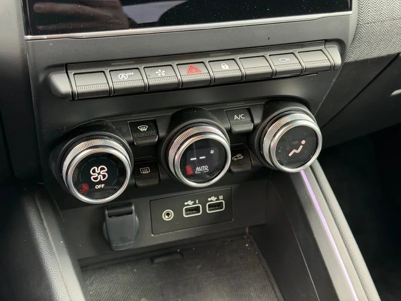 Photo de la voiture RENAULT CLIO V TCe 90 ch GSR2 Techno