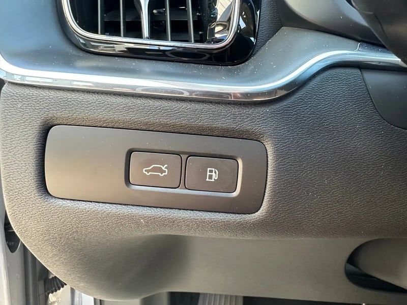 Photo de la voiture VOLVO XC60 T6 AWD Hybride rechargeable 253 ch+145 ch Geartronic 8 Start