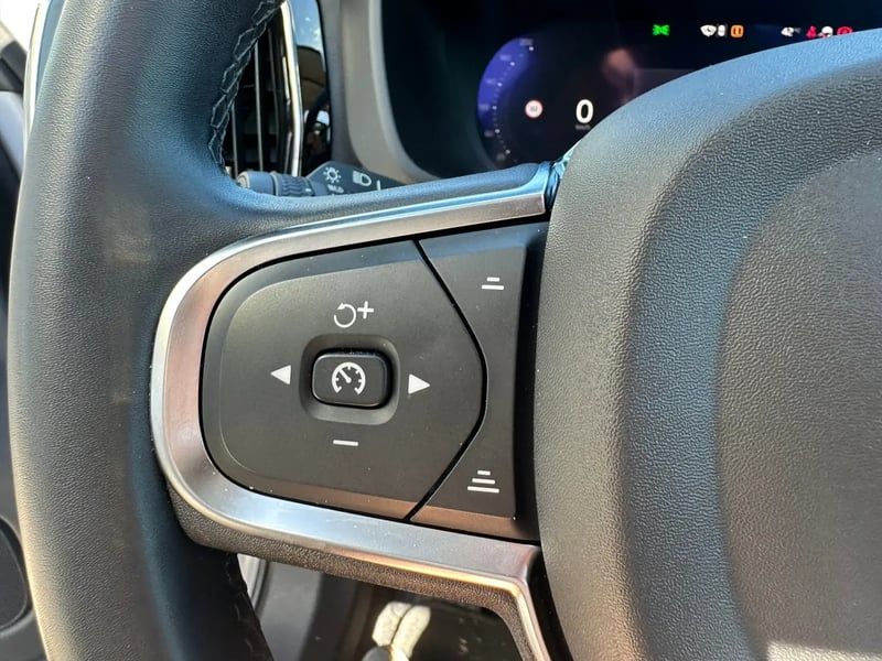 Photo de la voiture VOLVO XC60 T6 AWD Hybride rechargeable 253 ch+145 ch Geartronic 8 Start