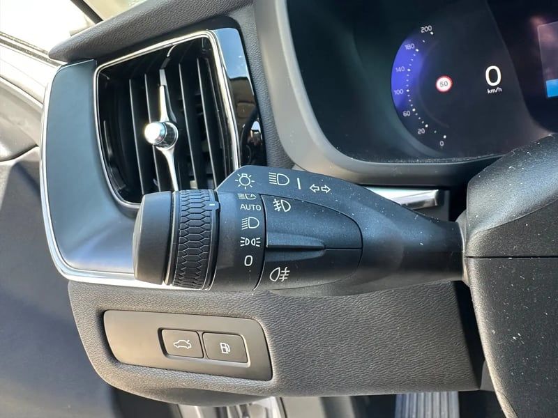 Photo de la voiture VOLVO XC60 T6 AWD Hybride rechargeable 253 ch+145 ch Geartronic 8 Start