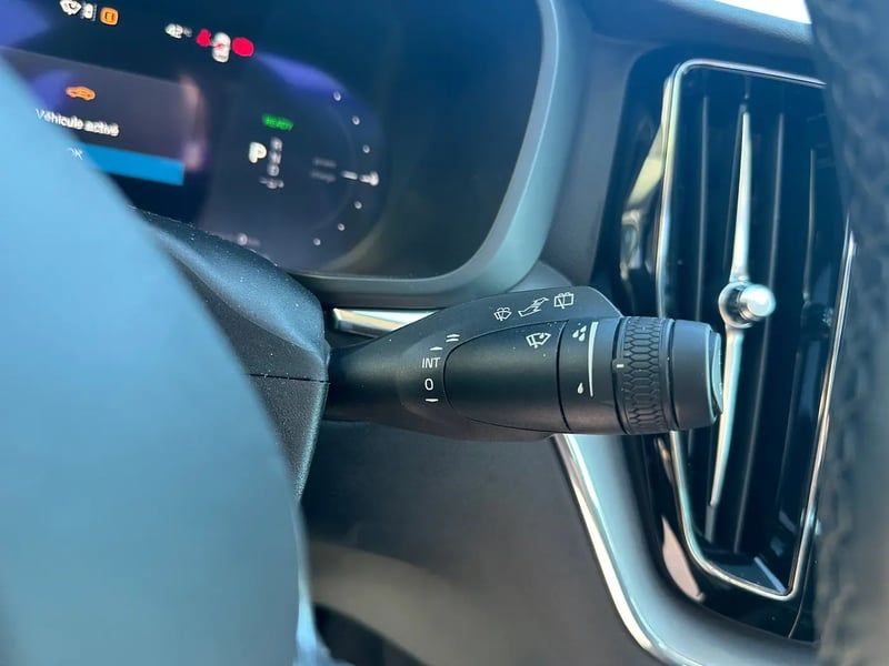 Photo de la voiture VOLVO XC60 T6 AWD Hybride rechargeable 253 ch+145 ch Geartronic 8 Start