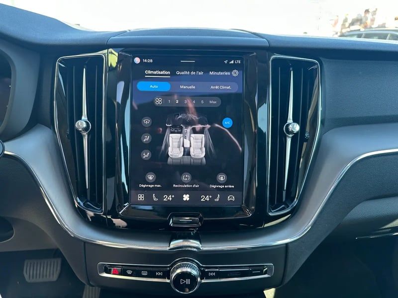 Photo de la voiture VOLVO XC60 T6 AWD Hybride rechargeable 253 ch+145 ch Geartronic 8 Start