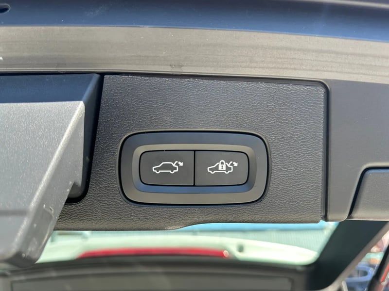 Photo de la voiture VOLVO XC60 T6 AWD Hybride rechargeable 253 ch+145 ch Geartronic 8 Start