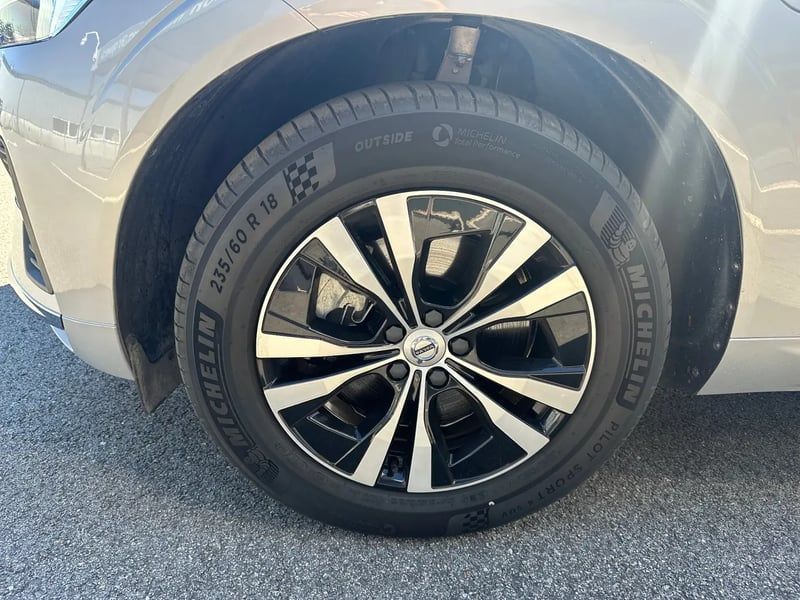Photo de la voiture VOLVO XC60 T6 AWD Hybride rechargeable 253 ch+145 ch Geartronic 8 Start