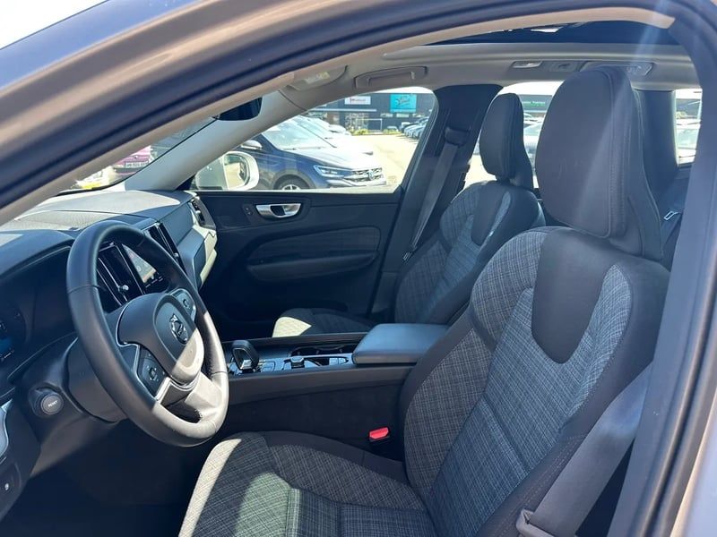 Photo de la voiture VOLVO XC60 T6 AWD Hybride rechargeable 253 ch+145 ch Geartronic 8 Start