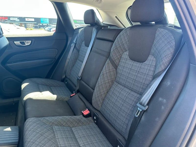 Photo de la voiture VOLVO XC60 T6 AWD Hybride rechargeable 253 ch+145 ch Geartronic 8 Start