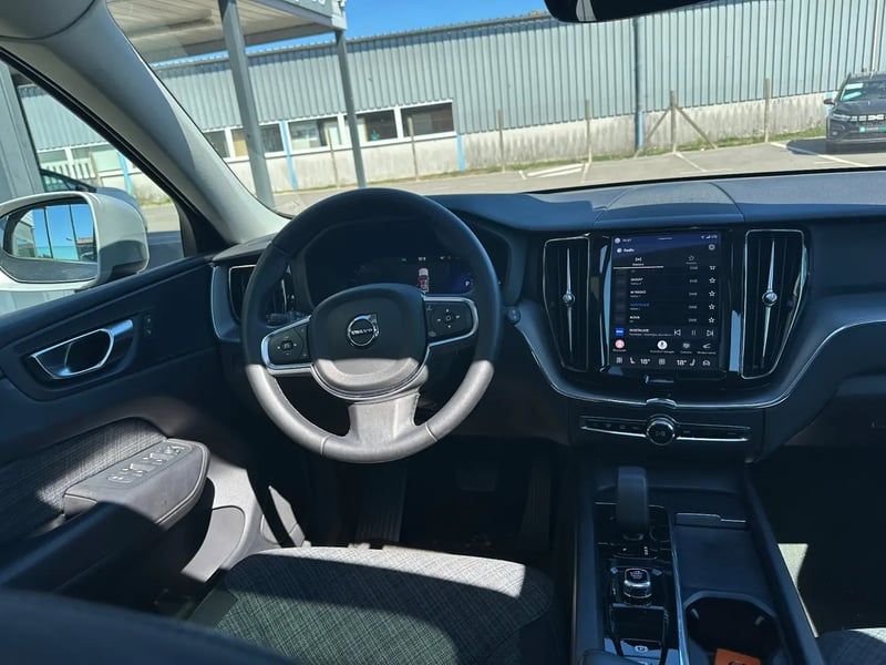 Photo de la voiture VOLVO XC60 T6 AWD Hybride rechargeable 253 ch+145 ch Geartronic 8 Start