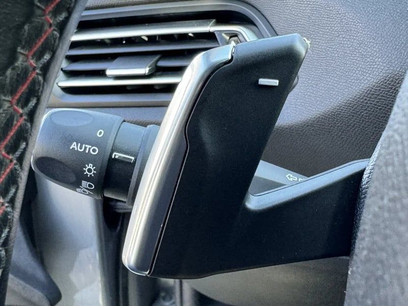 Photo de la voiture PEUGEOT 308 BlueHDi 130ch S&S EAT8 GT