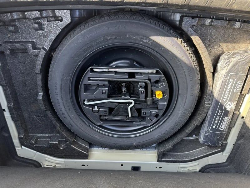 Photo de la voiture PEUGEOT 308 BlueHDi 130ch S&S EAT8 GT