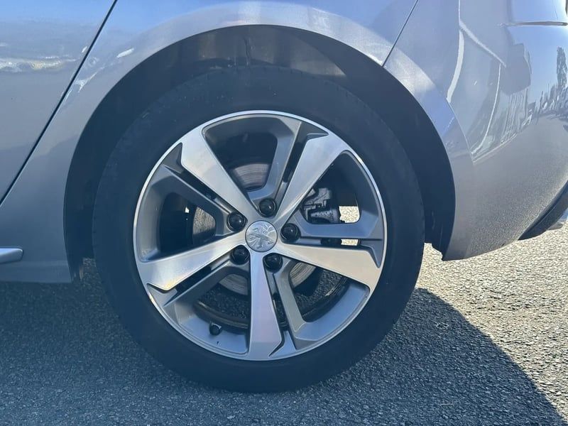 Photo de la voiture PEUGEOT 308 BlueHDi 130ch S&S EAT8 GT