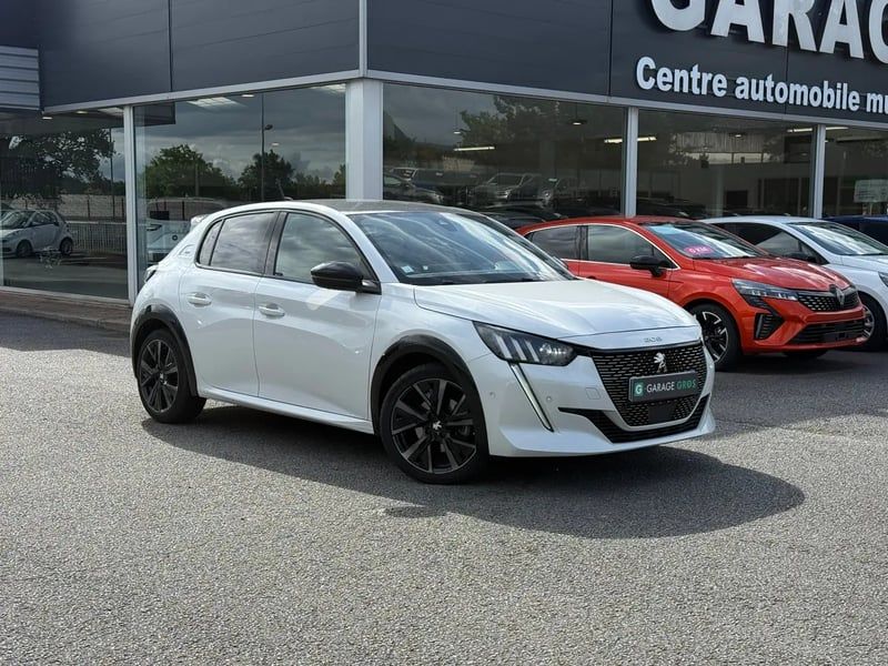 Photo de la voiture PEUGEOT 208 PureTech 130 S&S EAT8 GT Pack