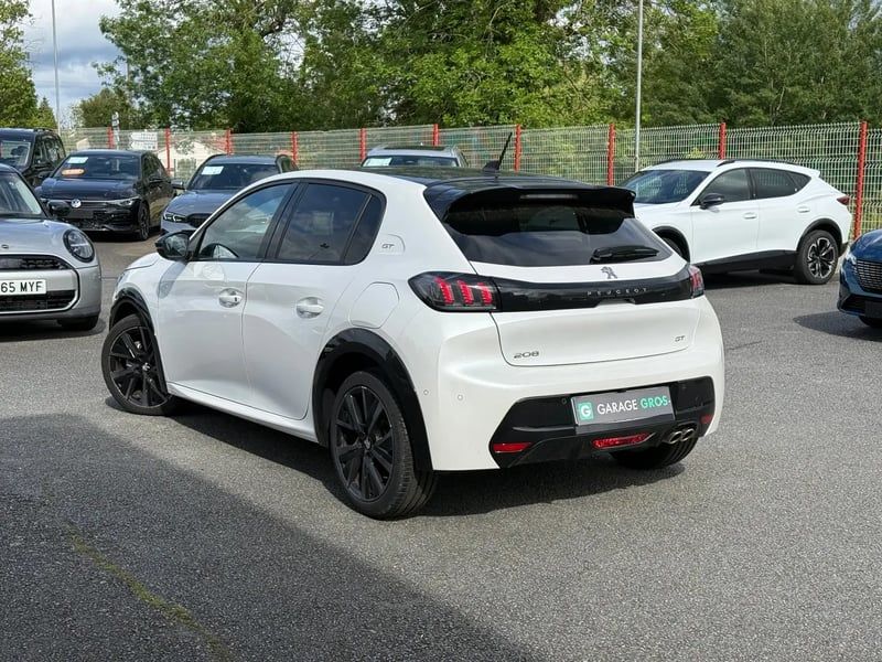 Photo de la voiture PEUGEOT 208 PureTech 130 S&S EAT8 GT Pack