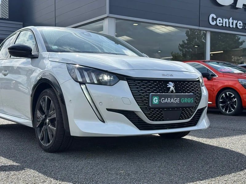 Photo de la voiture PEUGEOT 208 PureTech 130 S&S EAT8 GT Pack