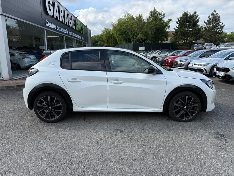 Photo de la voiture PEUGEOT 208 PureTech 130 S&S EAT8 GT Pack
