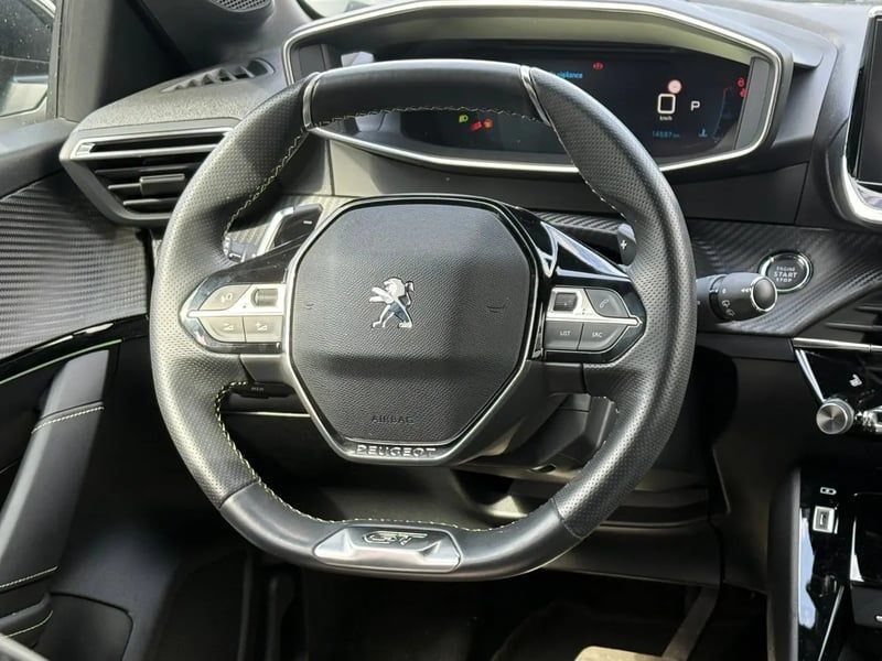 Photo de la voiture PEUGEOT 208 PureTech 130 S&S EAT8 GT Pack