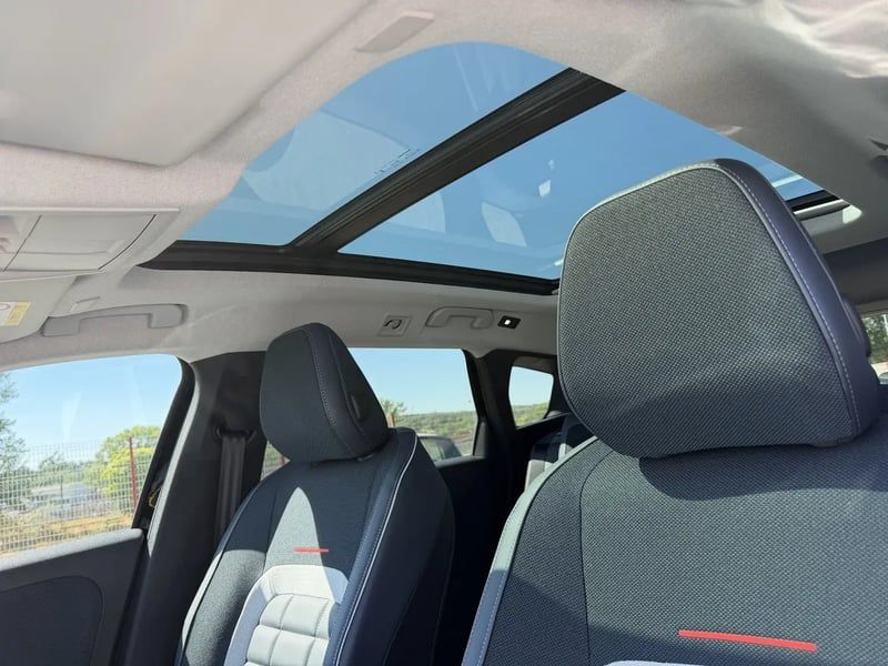 Photo de la voiture CITROEN C5 AIRCROSS HYBRIDE 145 ch e-DCS6 Max
